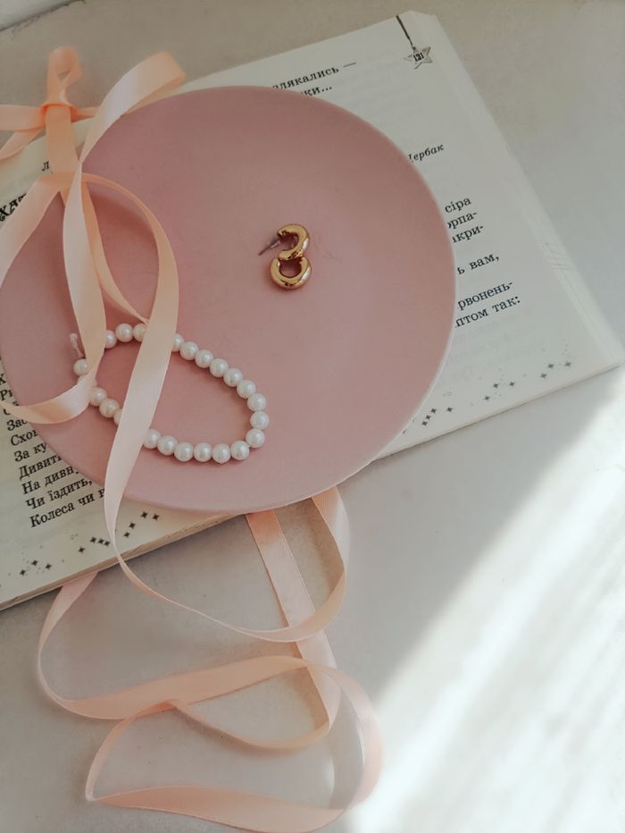 our-services-1 Chic still life featuring a pearl necklace and earrings on a pink plate with ribbon accents.