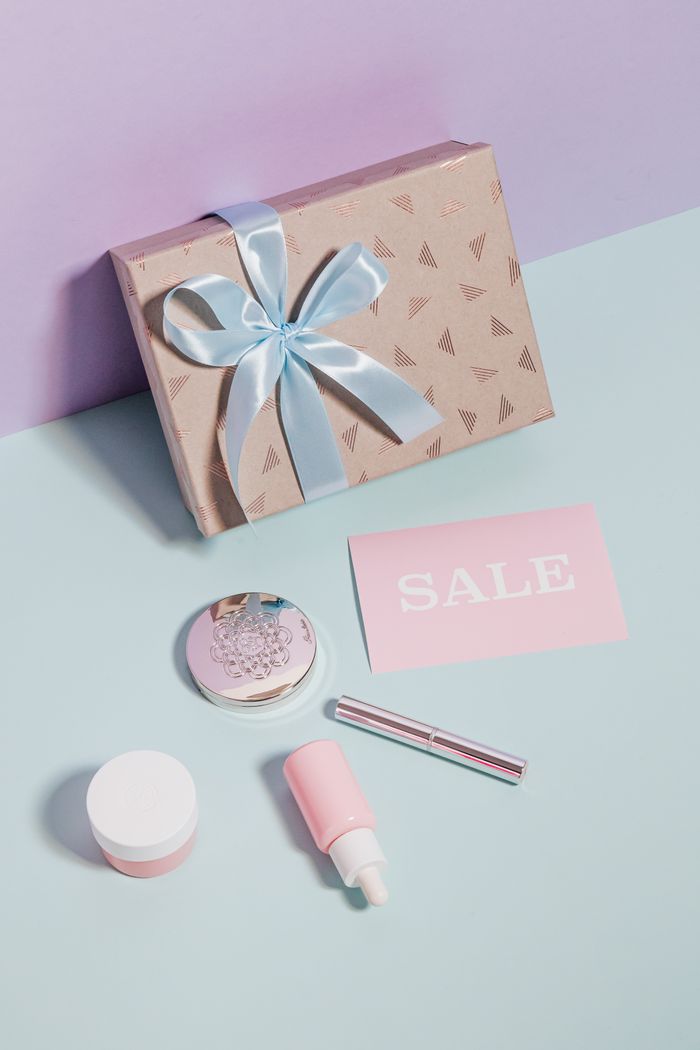 about-01 Styled flat lay of beauty products and gift box for sales promotion.